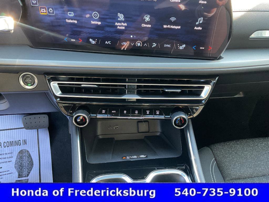 Used 2025 Chevrolet Traverse LT w/ Enhanced Driving Package FWD image 40