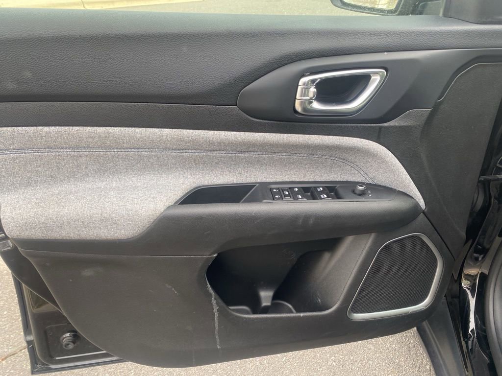 Used 2024 Jeep Compass Latitude image 10