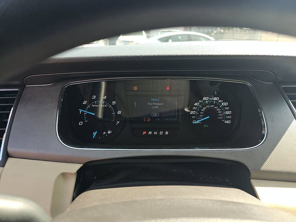 Used 2016 Ford Taurus SE FWD image 3