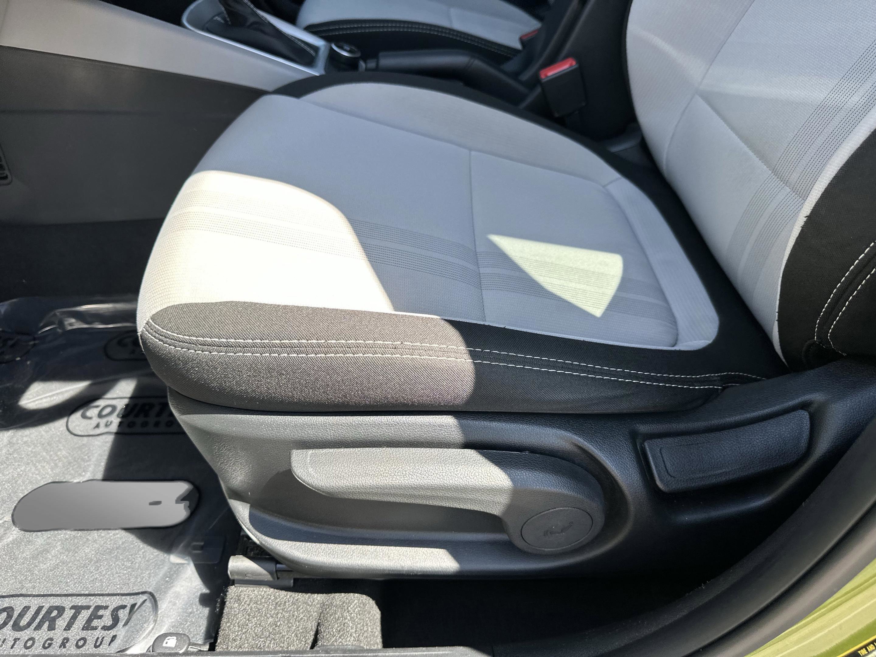 Certified 2023 Hyundai Venue SEL FWD image 17