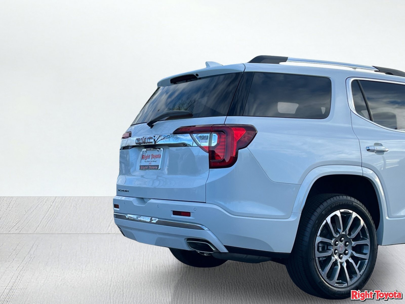 Used 2023 GMC Acadia Denali w/ Denali Ultimate Package FWD image 11