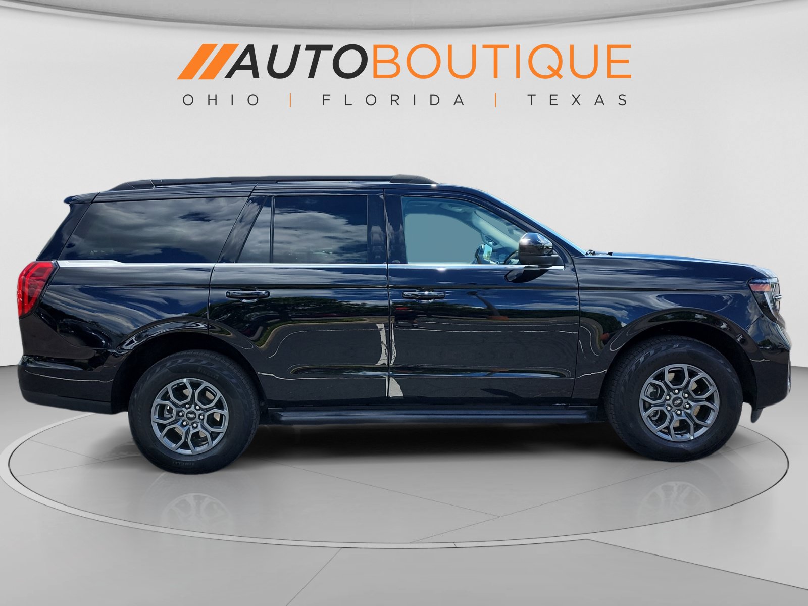 Used 2025 Ford Expedition Active RWD image 6