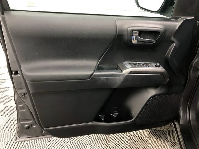 Used 2020 Toyota Tacoma TRD Off-Road w/ Technology Package AWD/4WD image 13