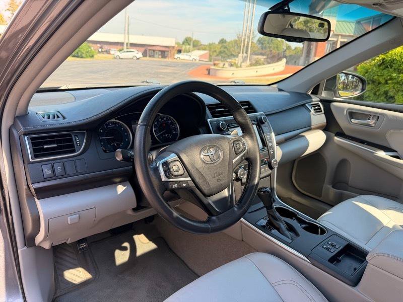 Used 2015 Toyota Camry XLE w/ Moonroof Package FWD image 12