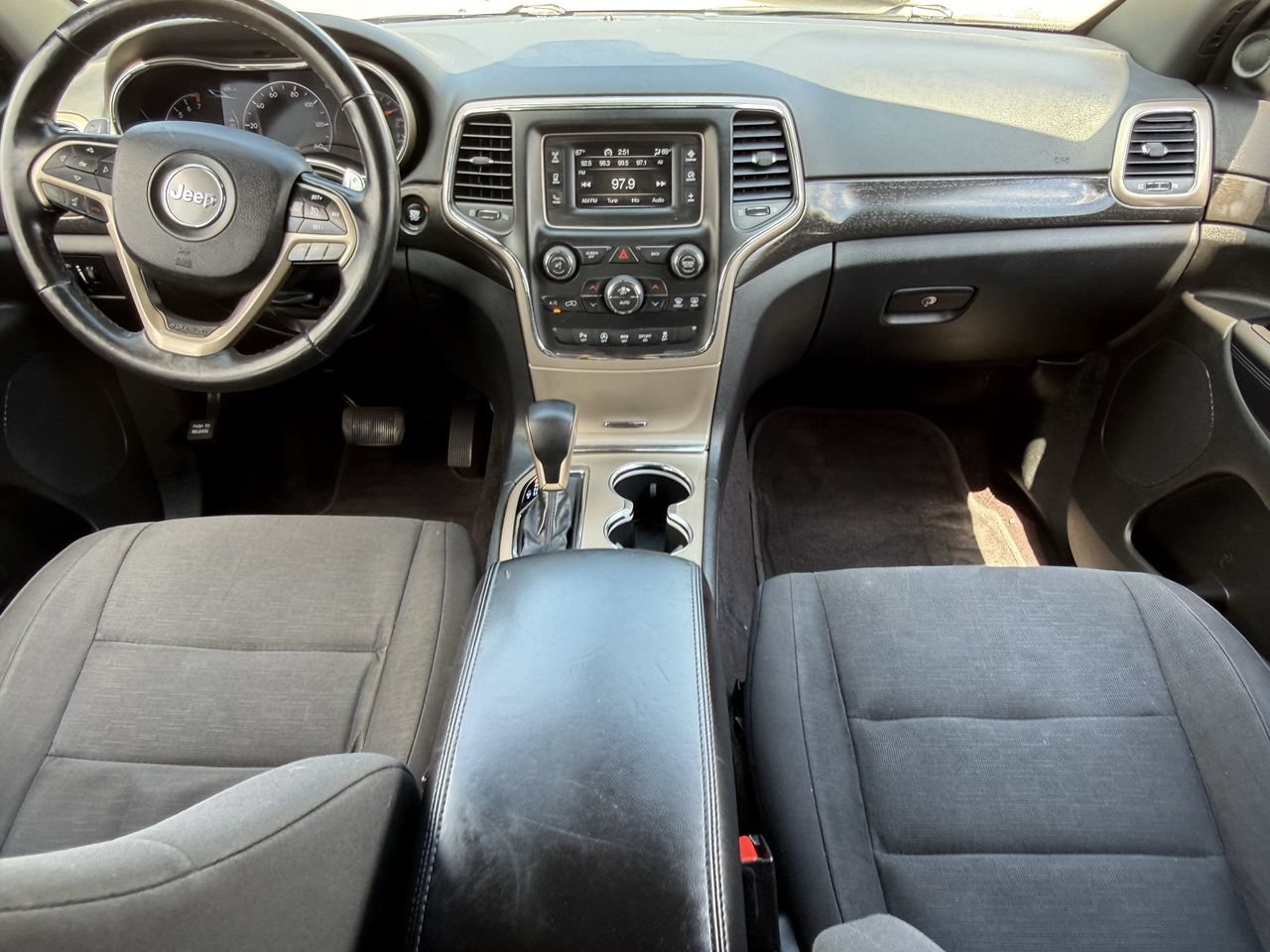 Used 2017 Jeep Grand Cherokee Laredo RWD image 10