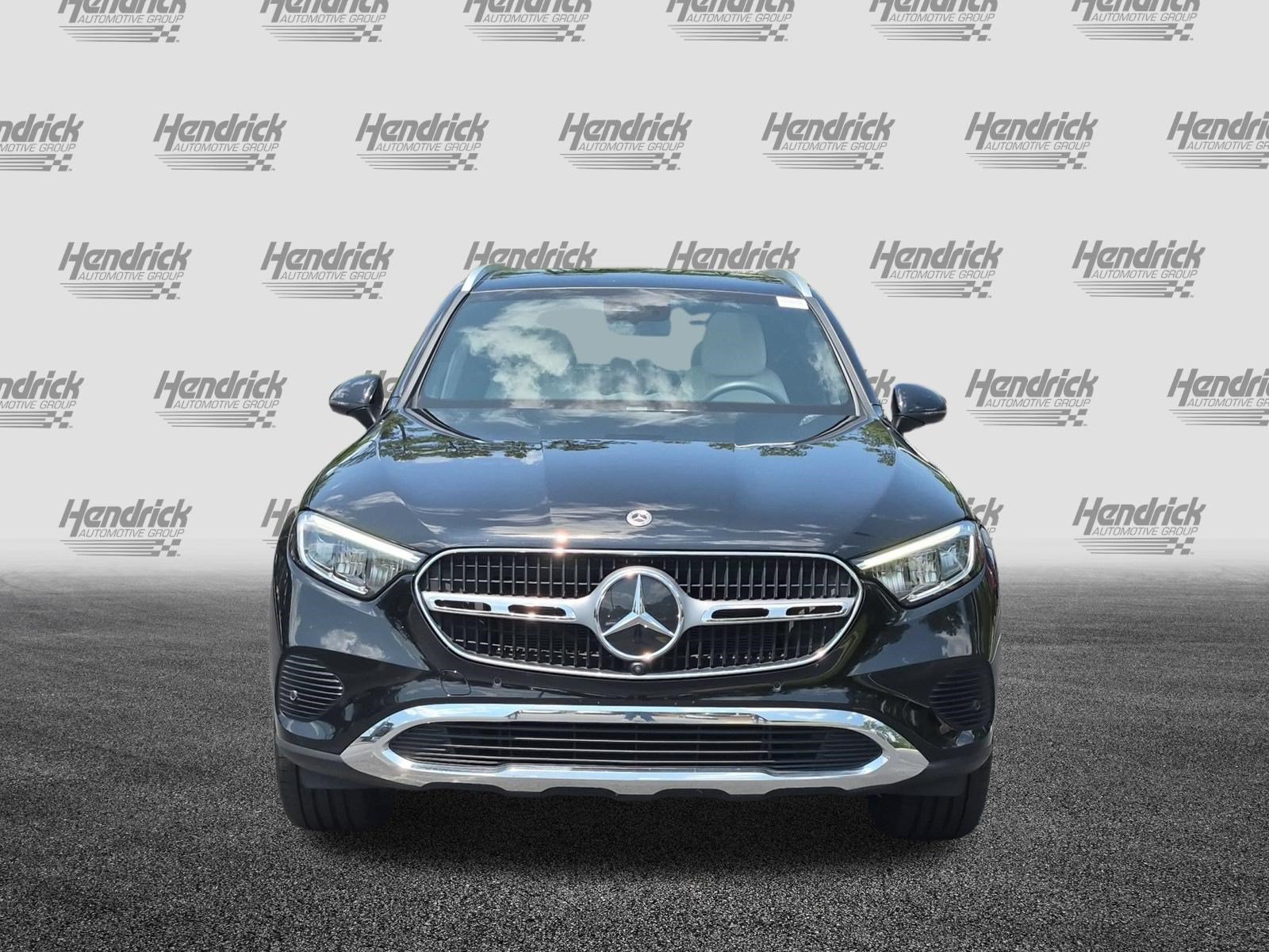 Used 2023 Mercedes-Benz GLC 300 4MATIC image 3