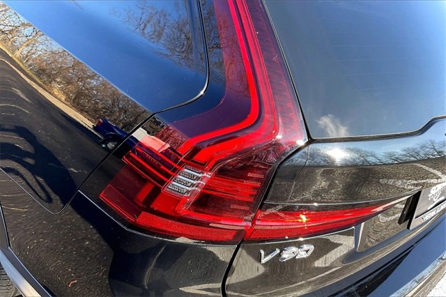 Certified 2024 Volvo V90 B6 Cross Country Plus w/ Climate Package image 31