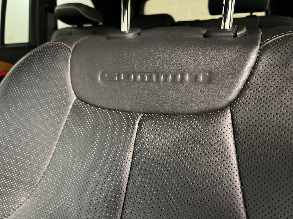Used 2023 Jeep Grand Cherokee Summit AWD/4WD image 27