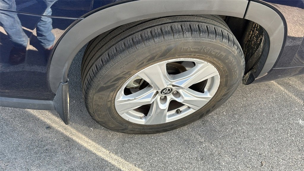 Certified 2022 Toyota Highlander LE image 9