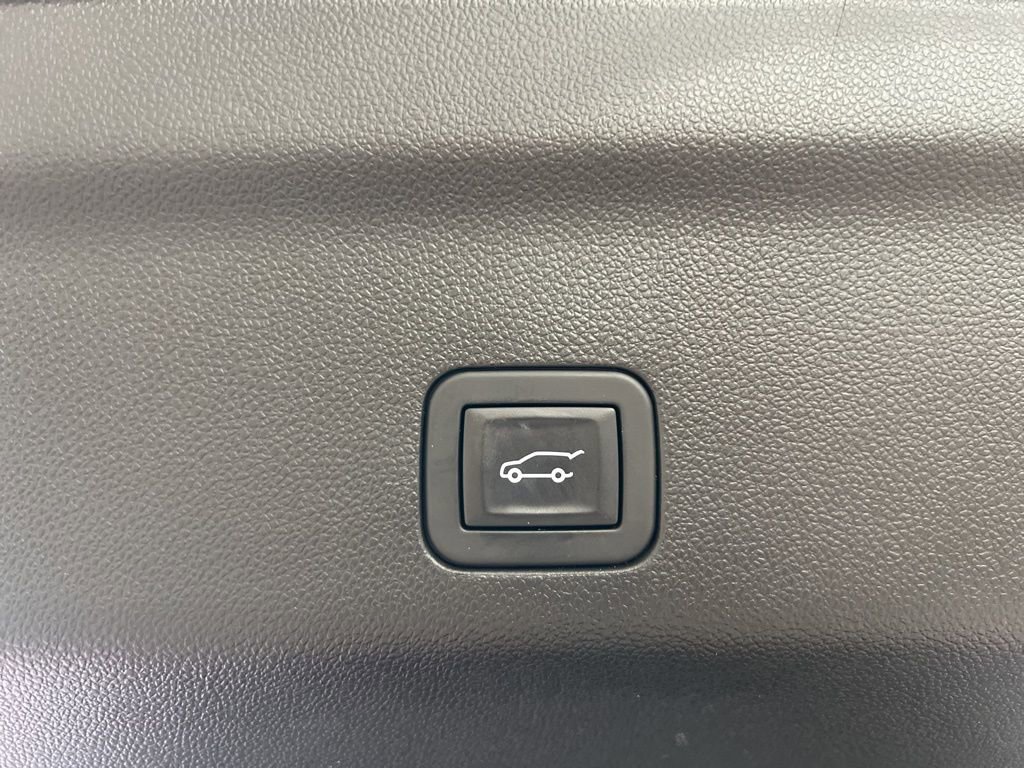 Used 2026 GMC Yukon XL Denali Ultimate w/ LPO, Illumination Package image 11