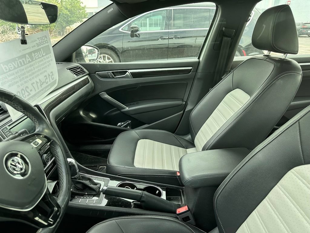 Used 2018 Volkswagen Passat 3.6 FWD image 6