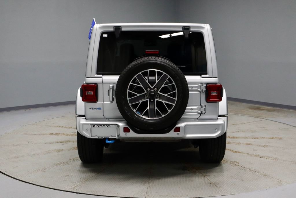 Used 2023 Jeep Wrangler Unlimited Sahara AWD/4WD image 12