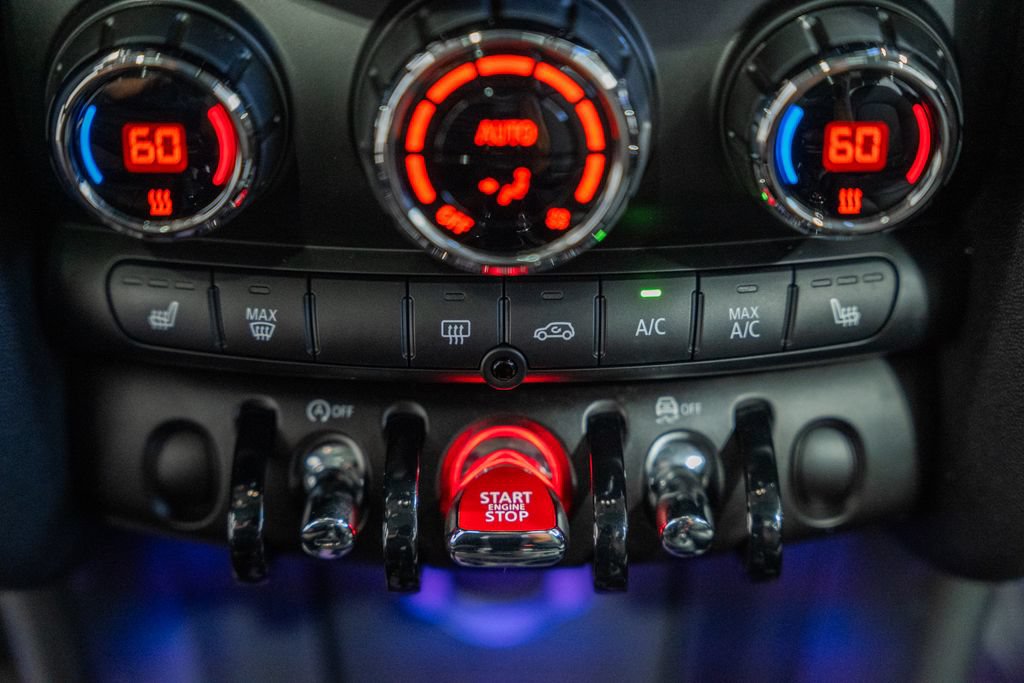 Used 2020 MINI Cooper 2-Door Hardtop FWD image 21