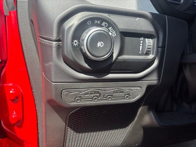 Used 2025 Jeep Wrangler Unlimited Sahara w/ Safety Group AWD/4WD image 28