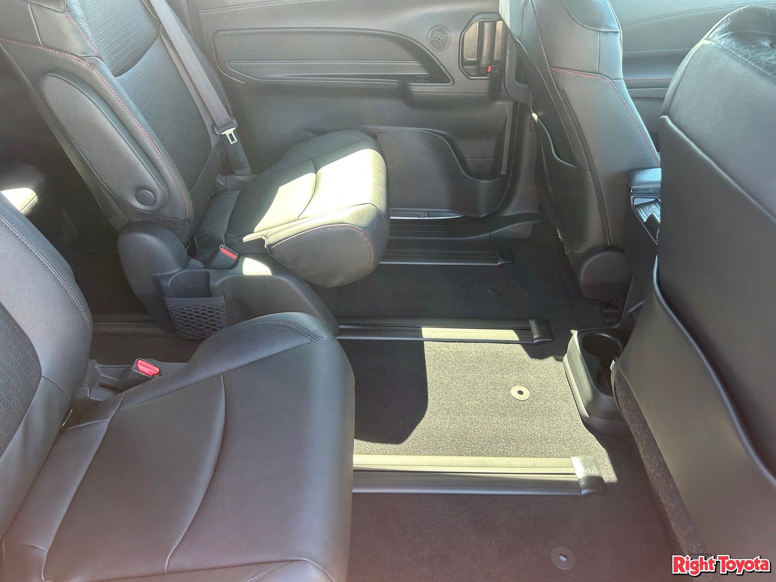 New 2026 Toyota Sienna XSE AWD/4WD image 14