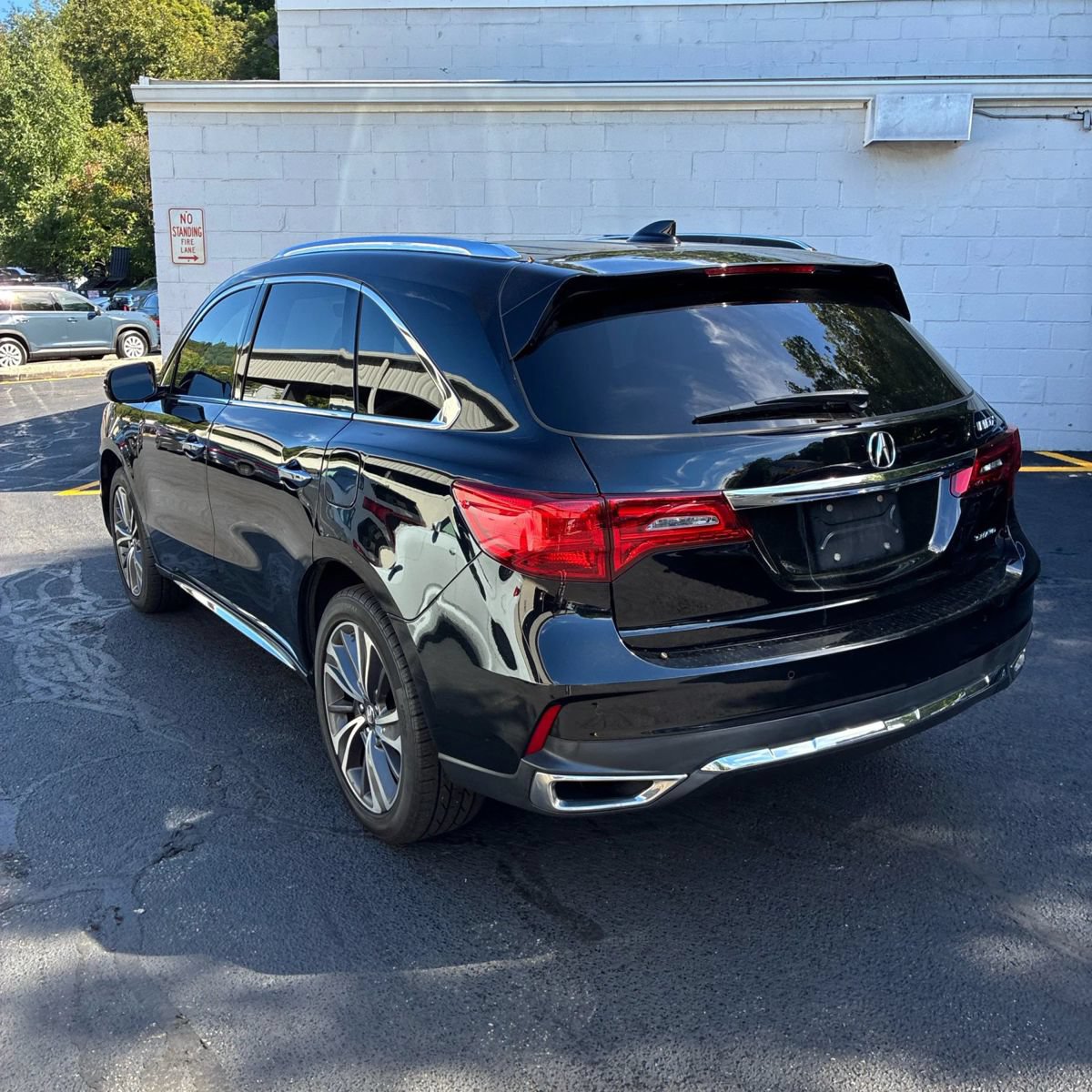 Used 2019 Acura MDX w/ Technology Package AWD/4WD image 2