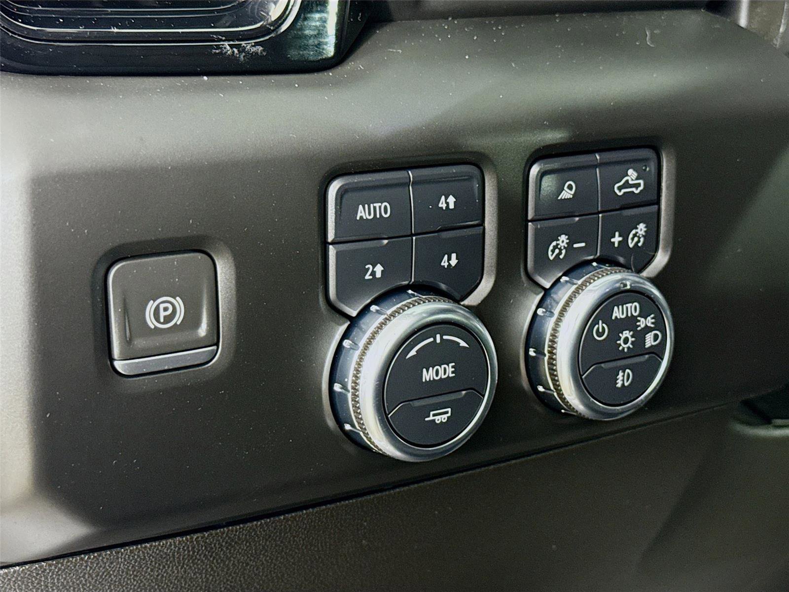 Used 2023 GMC Sierra 1500 AT4 w/ AT4 Premium Package image 11