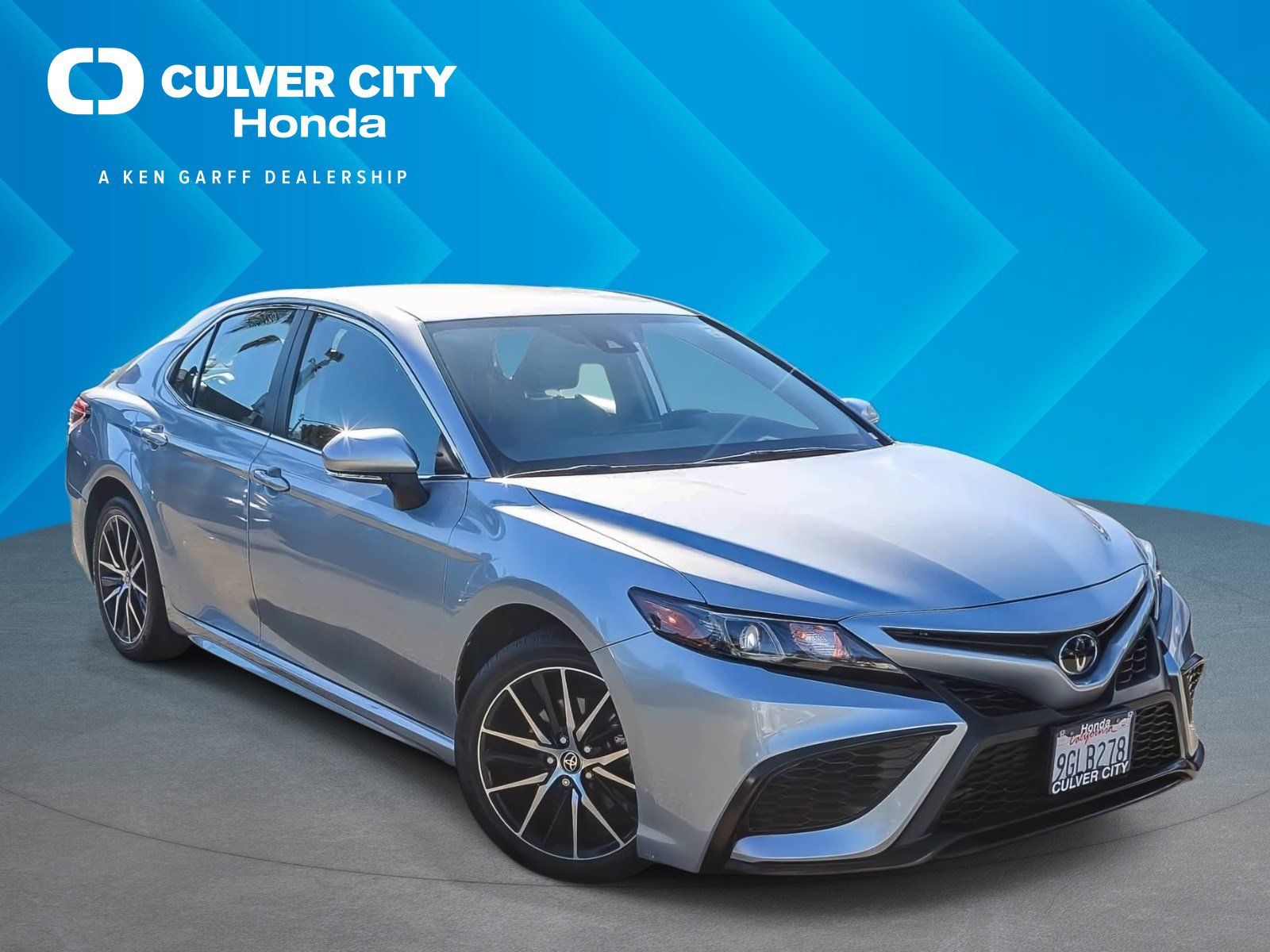 Used 2023 Toyota Camry SE image 1