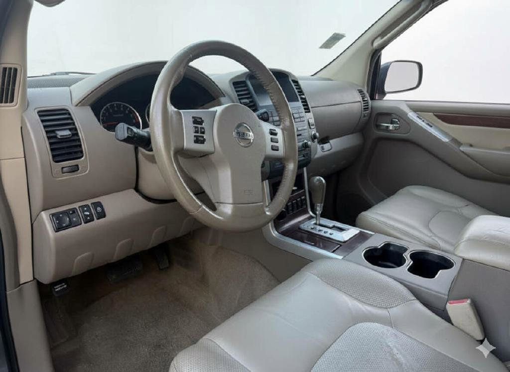 Used 2008 Nissan Pathfinder LE w/ Navigation Pkg image 9
