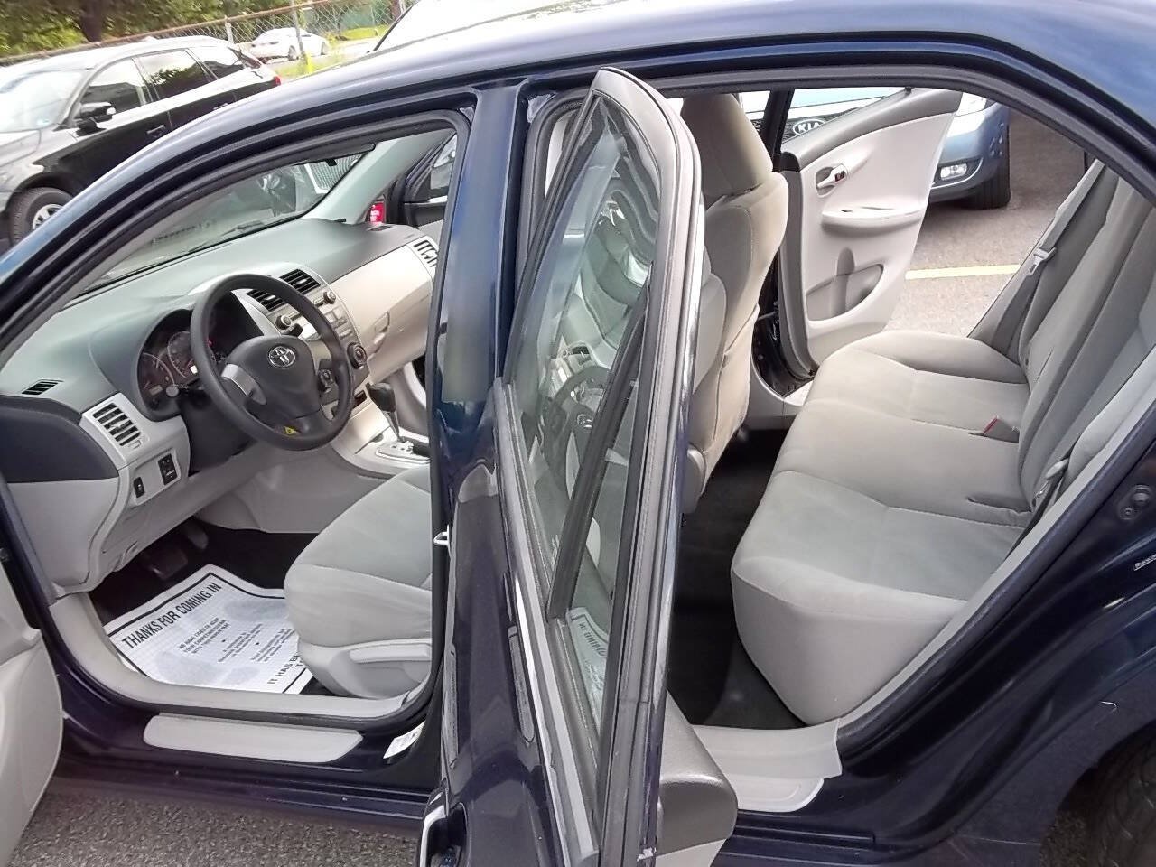 Used 2011 Toyota Corolla LE FWD image 6
