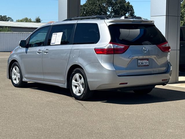 Used 2018 Toyota Sienna LE w/ Carpet Mat Package FWD image 5