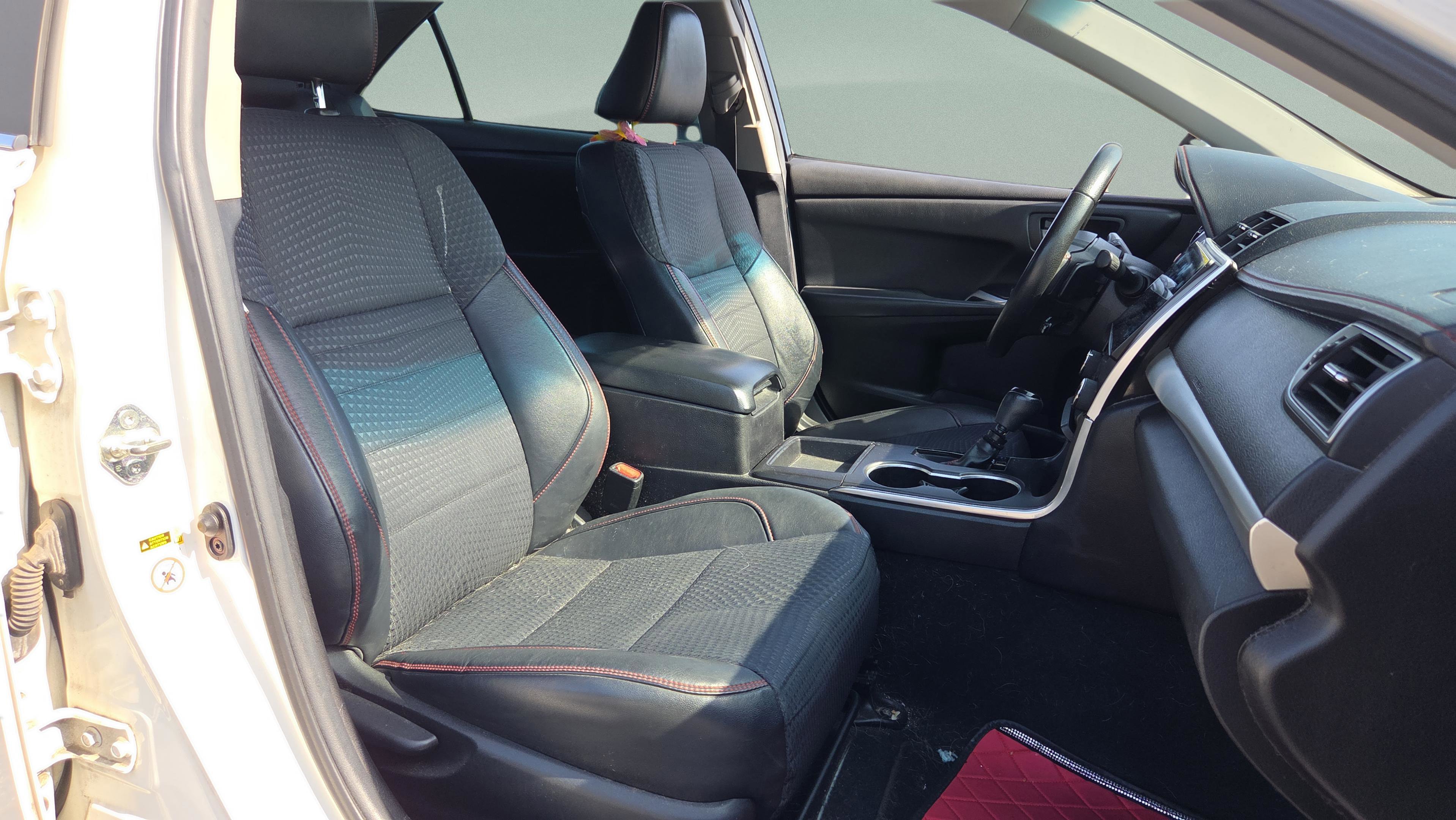 Used 2015 Toyota Camry SE w/ Moonroof Package FWD image 15