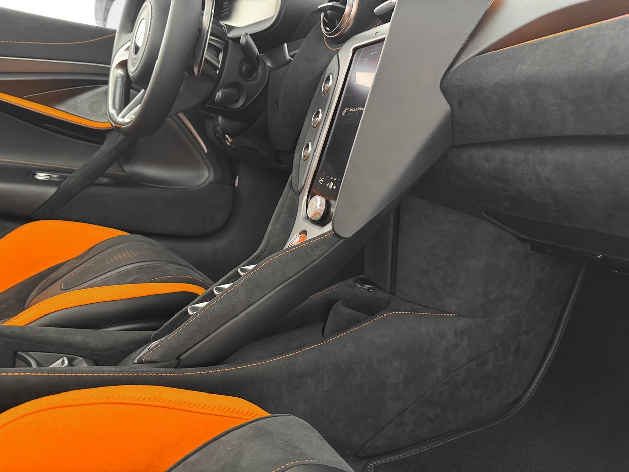 Used 2026 McLaren 750S Spider RWD image 27