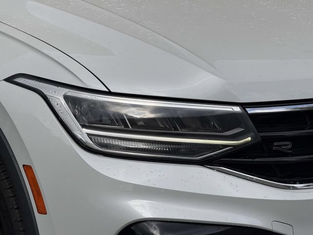 Certified 2022 Volkswagen Tiguan SE R-Line AWD/4WD image 10