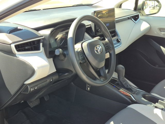 Used 2025 Toyota Corolla LE FWD image 10