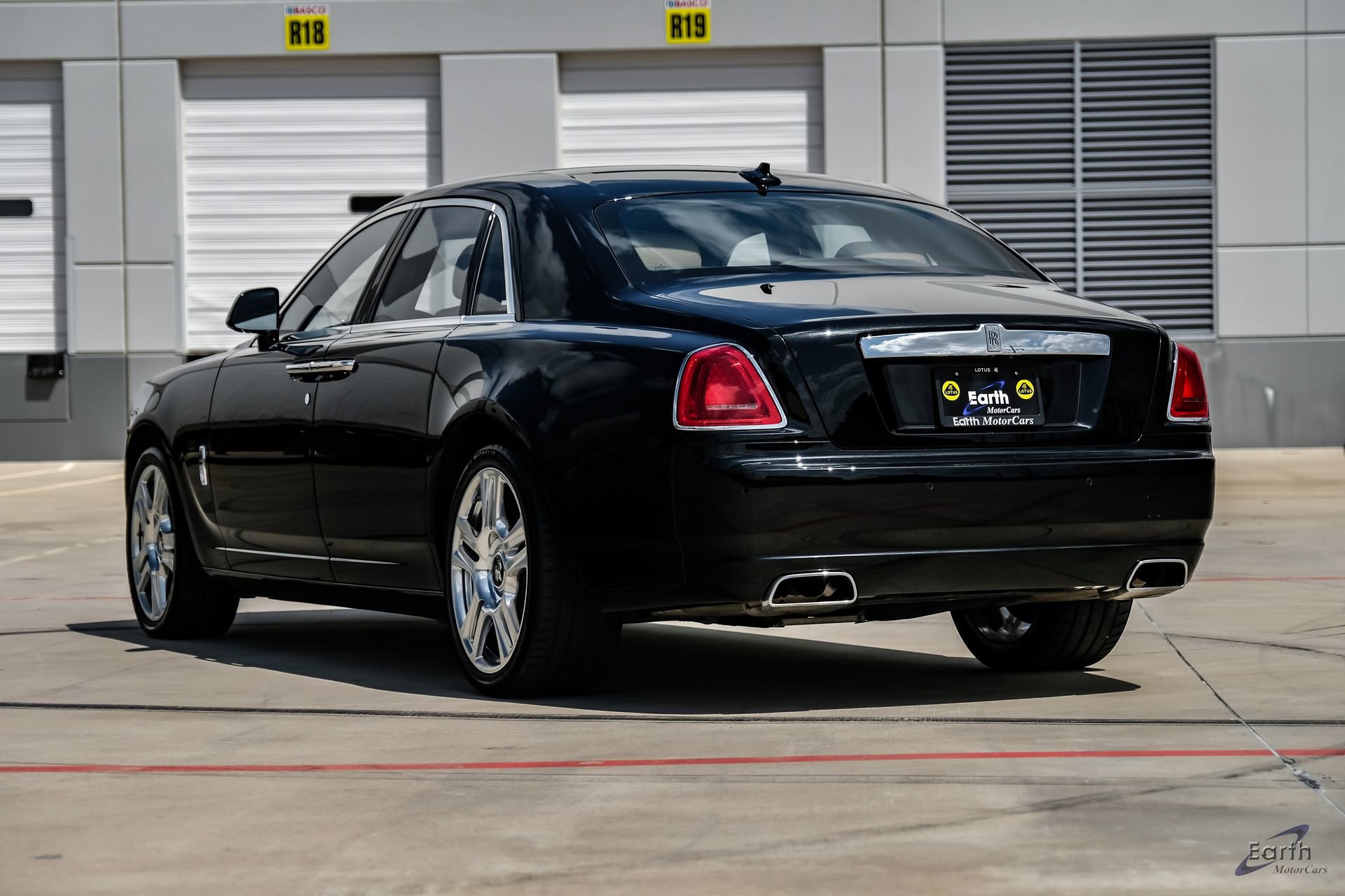 Used 2017 Rolls-Royce Ghost RWD image 13