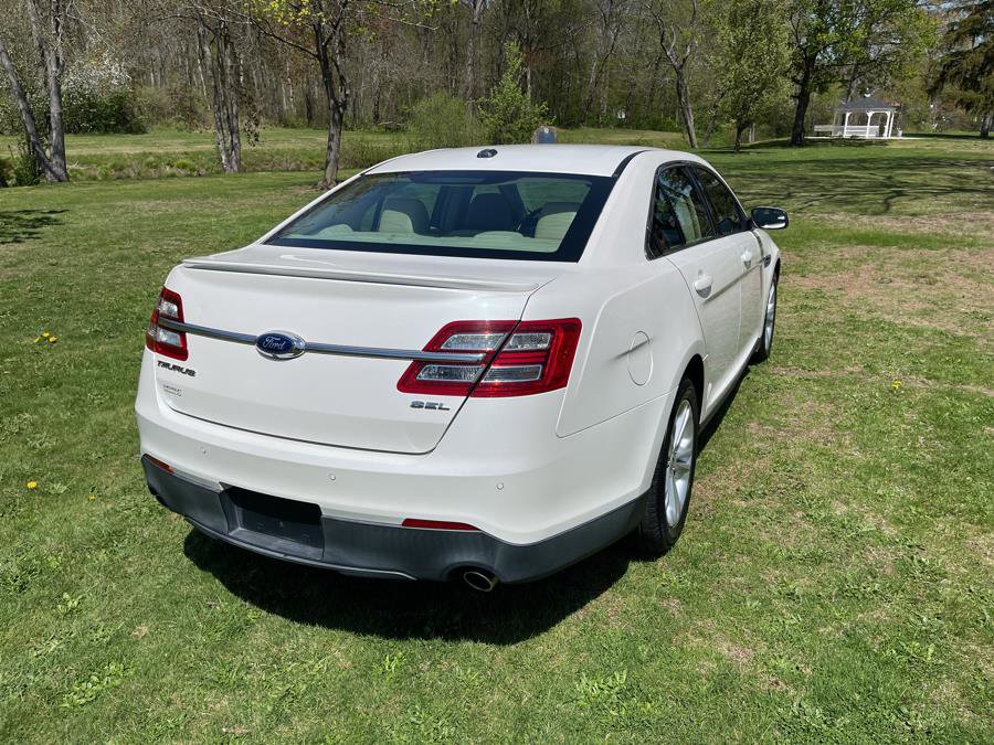 Used 2014 Ford Taurus SEL w/ Equipment Group 201A image 5