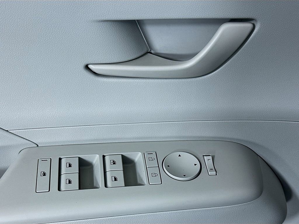 Certified 2025 Hyundai Kona SEL image 17