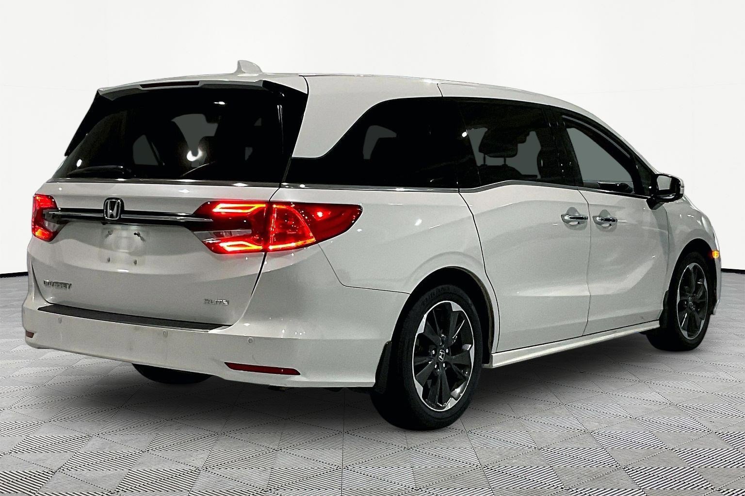 Used 2022 Honda Odyssey Elite image 6