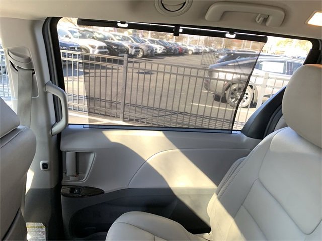 Used 2020 Toyota Sienna Limited image 10