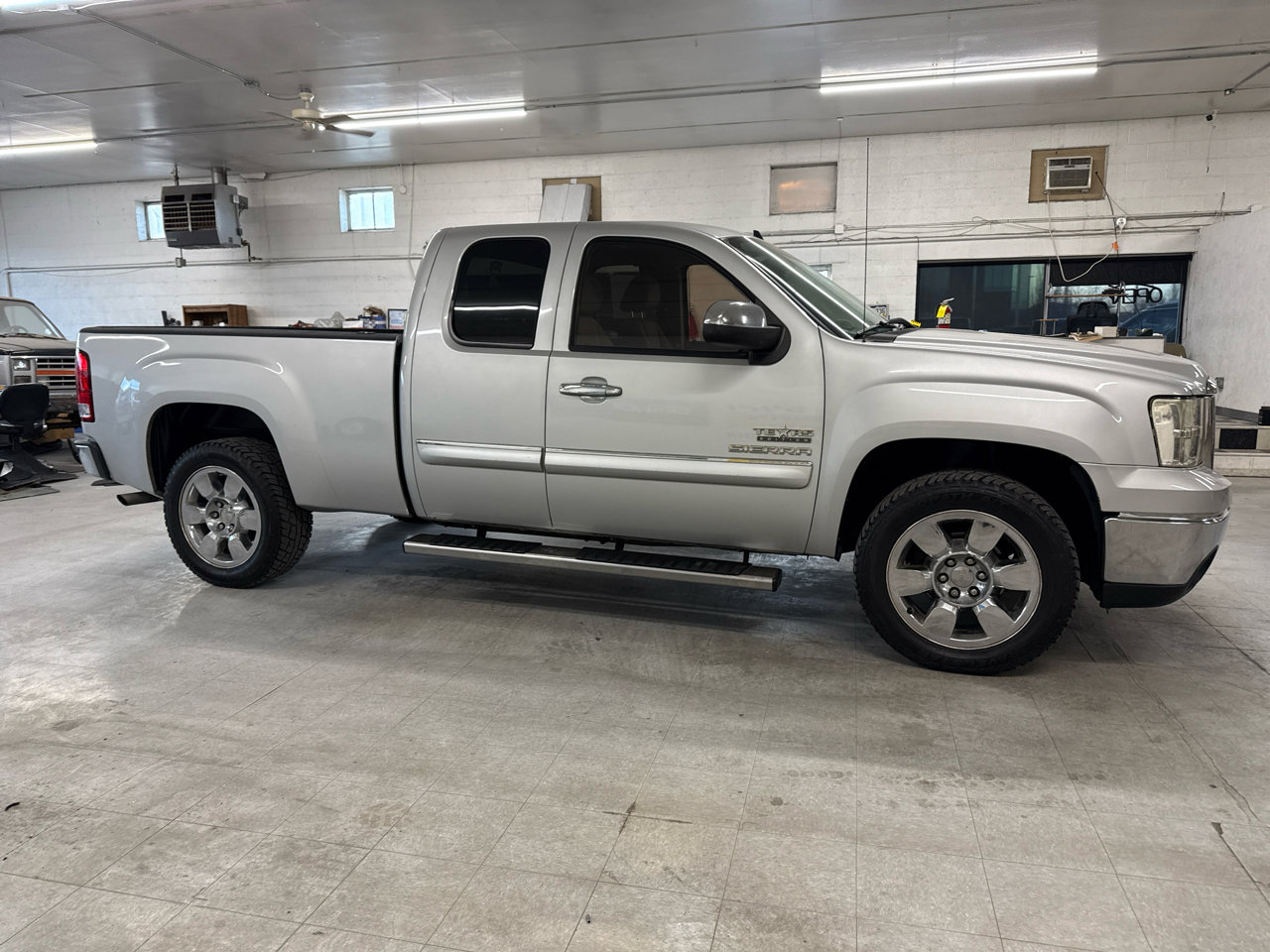 Used 2010 GMC Sierra 1500 SLE w/ Texas Edition image 5
