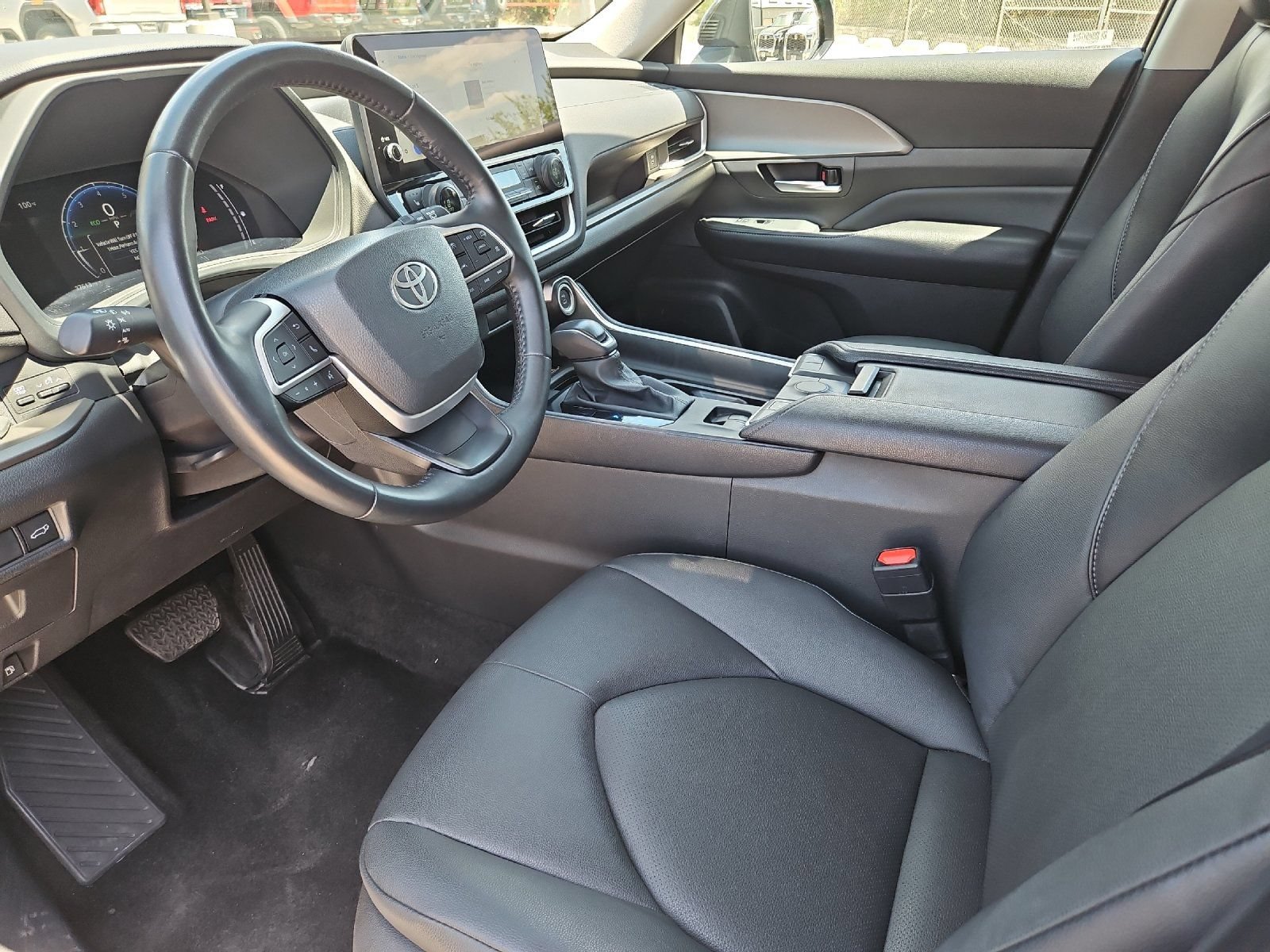 Used 2025 Toyota Grand Highlander AWD image 9