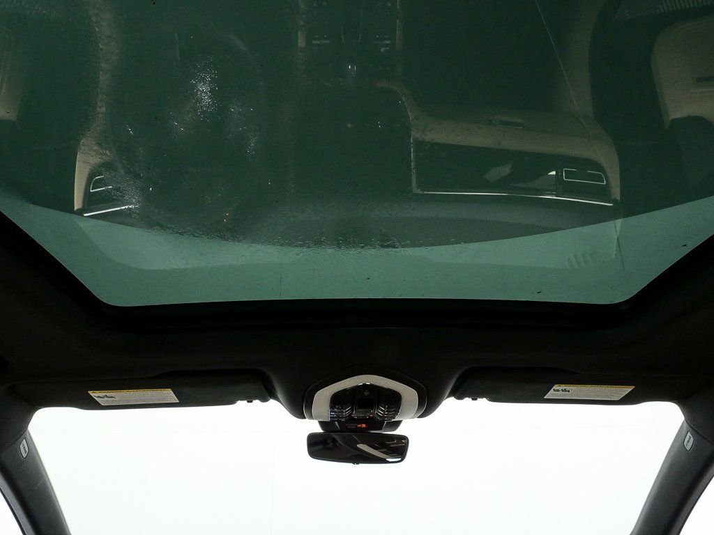 Certified 2025 Porsche Macan image 21