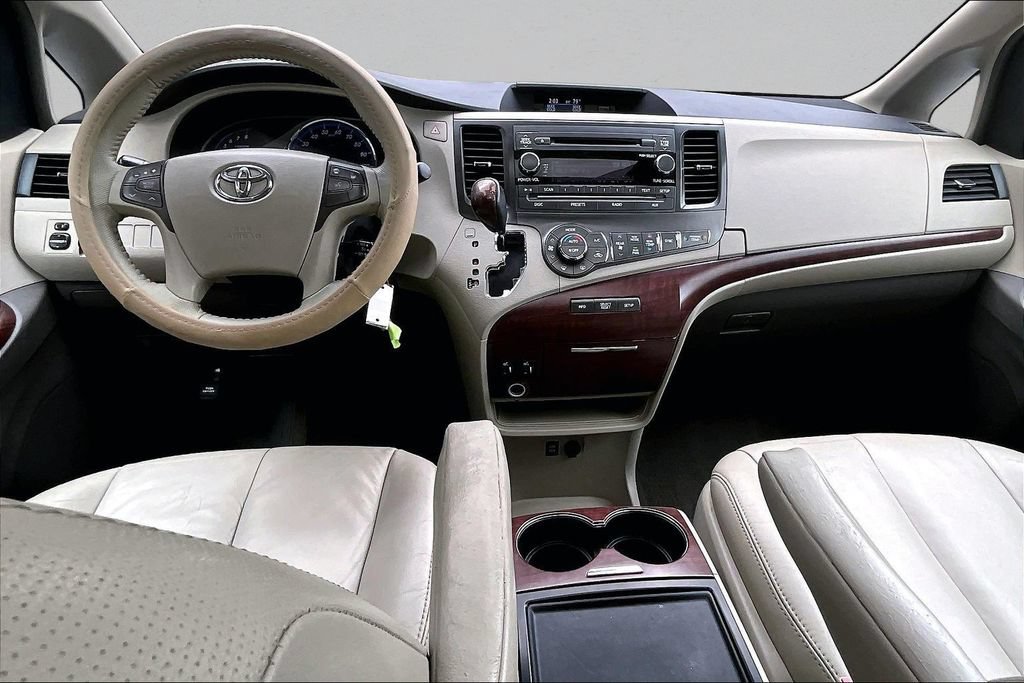 Used 2013 Toyota Sienna XLE FWD image 8
