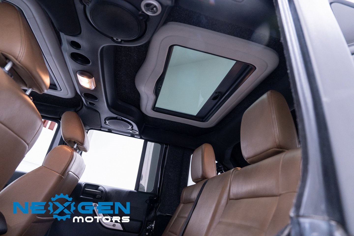 Used 2011 Jeep Wrangler Unlimited Rubicon image 32