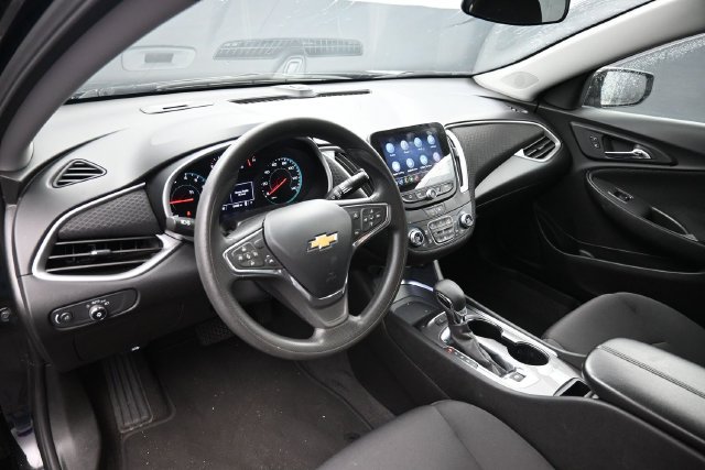 Used 2025 Chevrolet Malibu LT FWD image 16