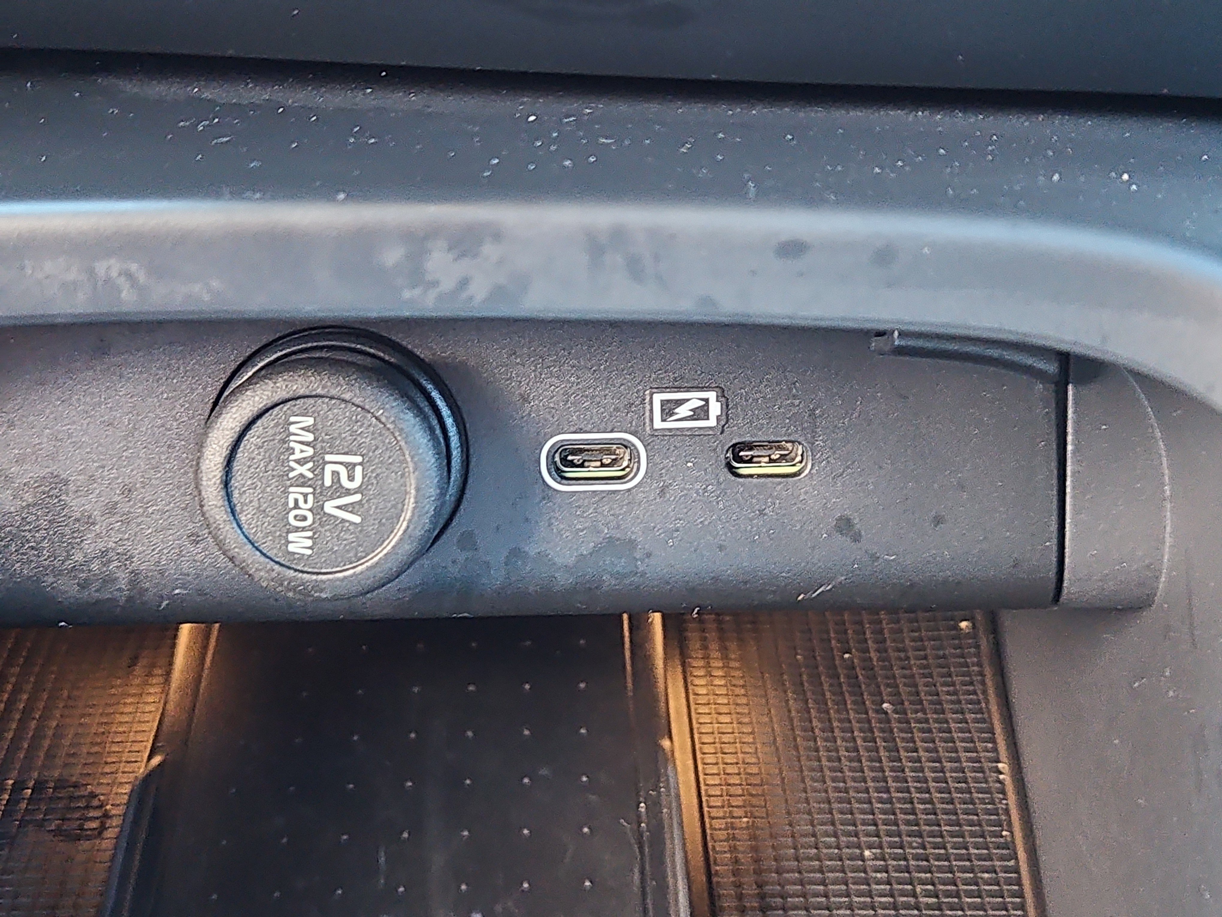 Used 2025 Volvo XC40 B5 Plus w/ Protection Package Premier image 10