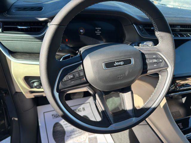 New 2025 Jeep Grand Cherokee Limited w/ Luxury Tech Group II image 13