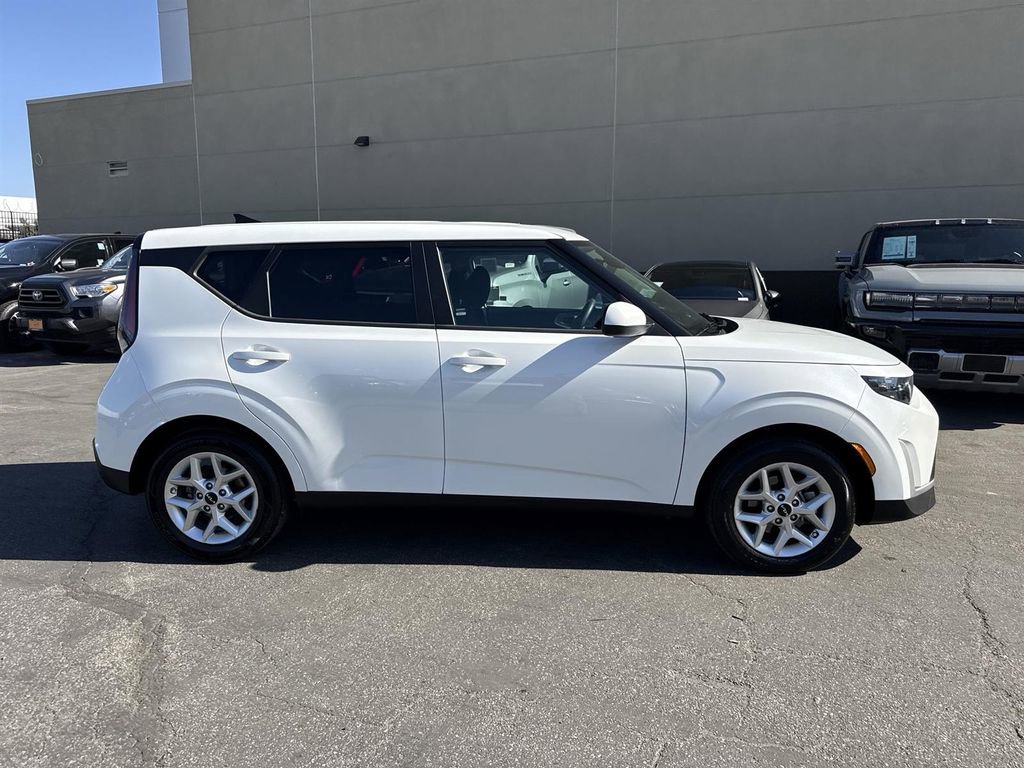 Used 2024 Kia Soul LX w/ Option Group 015 image 2