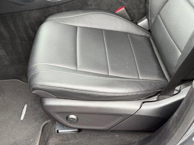 Used 2020 Mercedes-Benz GLE 350 4MATIC w/ Premium Package image 34