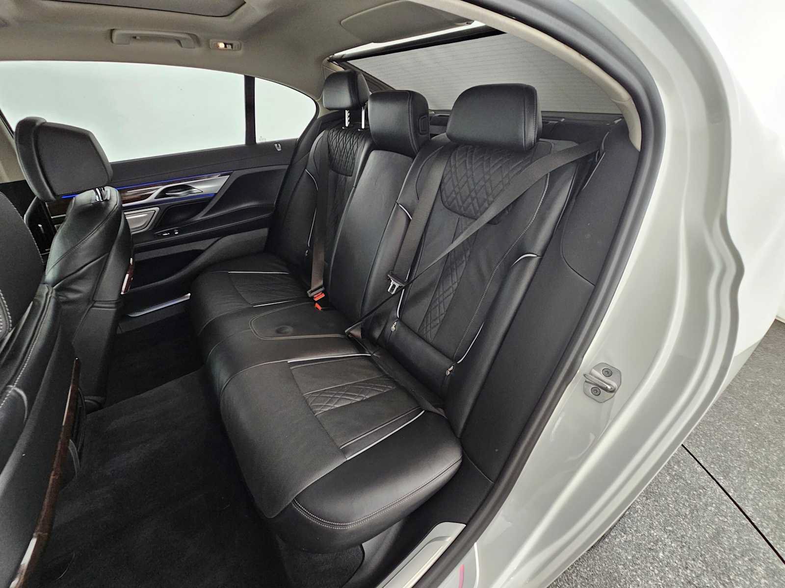 Used 2022 BMW 750i xDrive AWD/4WD image 17