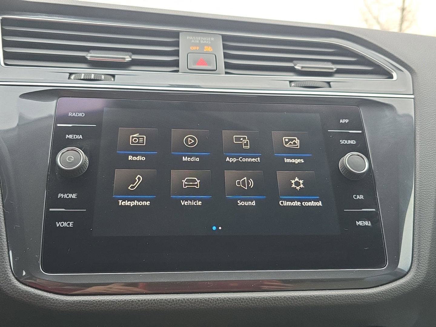 Used 2020 Volkswagen Tiguan SE image 18