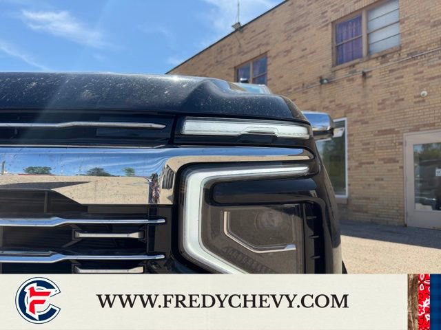 Used 2025 Chevrolet Suburban Premier AWD/4WD image 32
