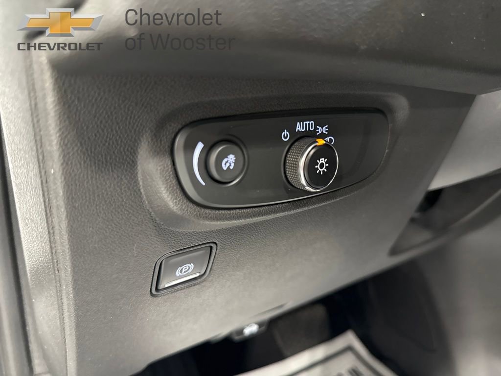 Used 2023 GMC Terrain SLE w/ Driver Convenience Package image 13