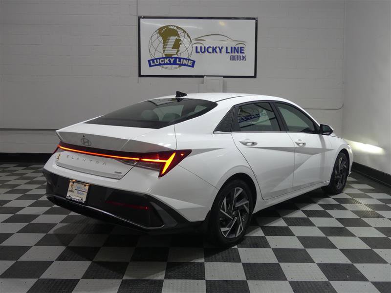 Used 2024 Hyundai Elantra Limited image 10