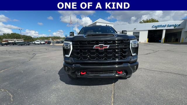 Certified 2024 Chevrolet Silverado 2500 ZR2 w/ LPO, Dark Essentials Package image 4